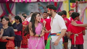 Amruta suspects Priyanka