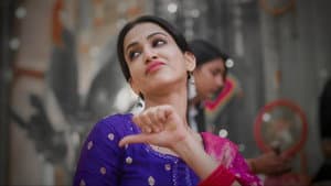 Siddhu hides from Vimla