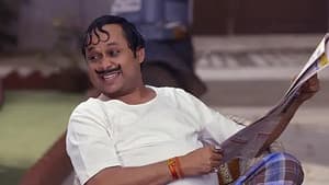 Happu gives the necklace to Amma - Happu Ki Ultan Paltan