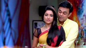 Vasant Gets Romantic With Varsha