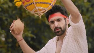 Amruta is injured, saving Virat