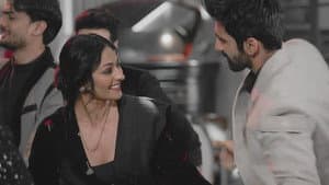 Amruta insults Virat at the party